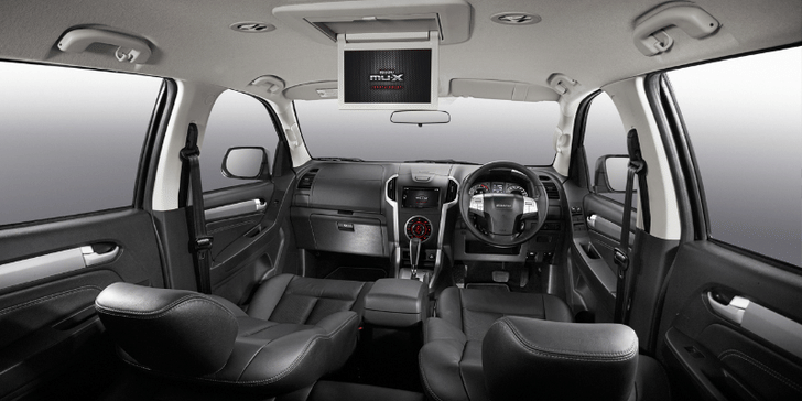 2017 Isuzu MU-X SUV image gallery